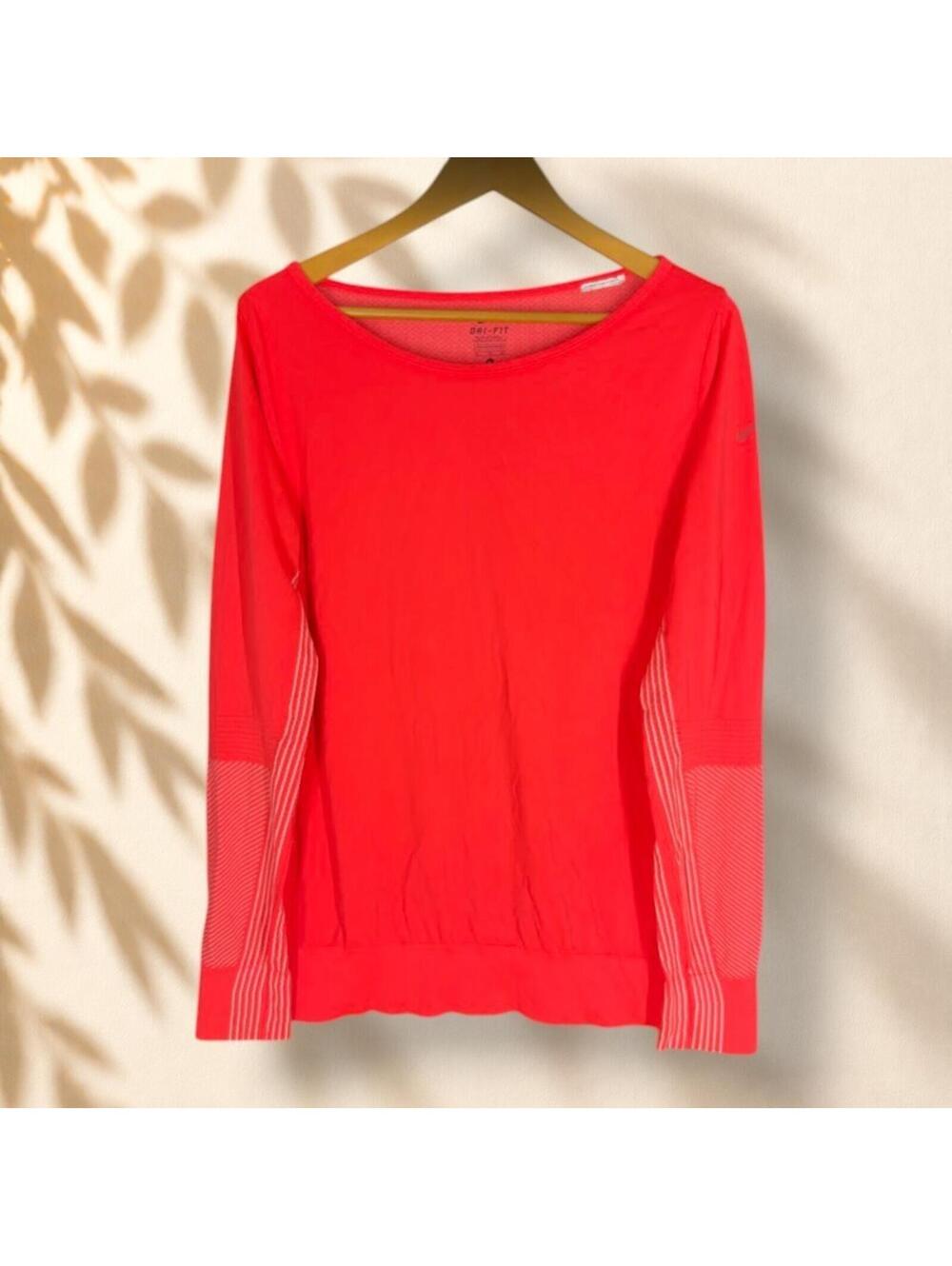 Nike Activewear T-Shirt Women XL Red Long Sleeve Dri Fit Gym Round Neck Active